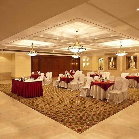 Hotel The Bristol Gurgaon Exterior foto