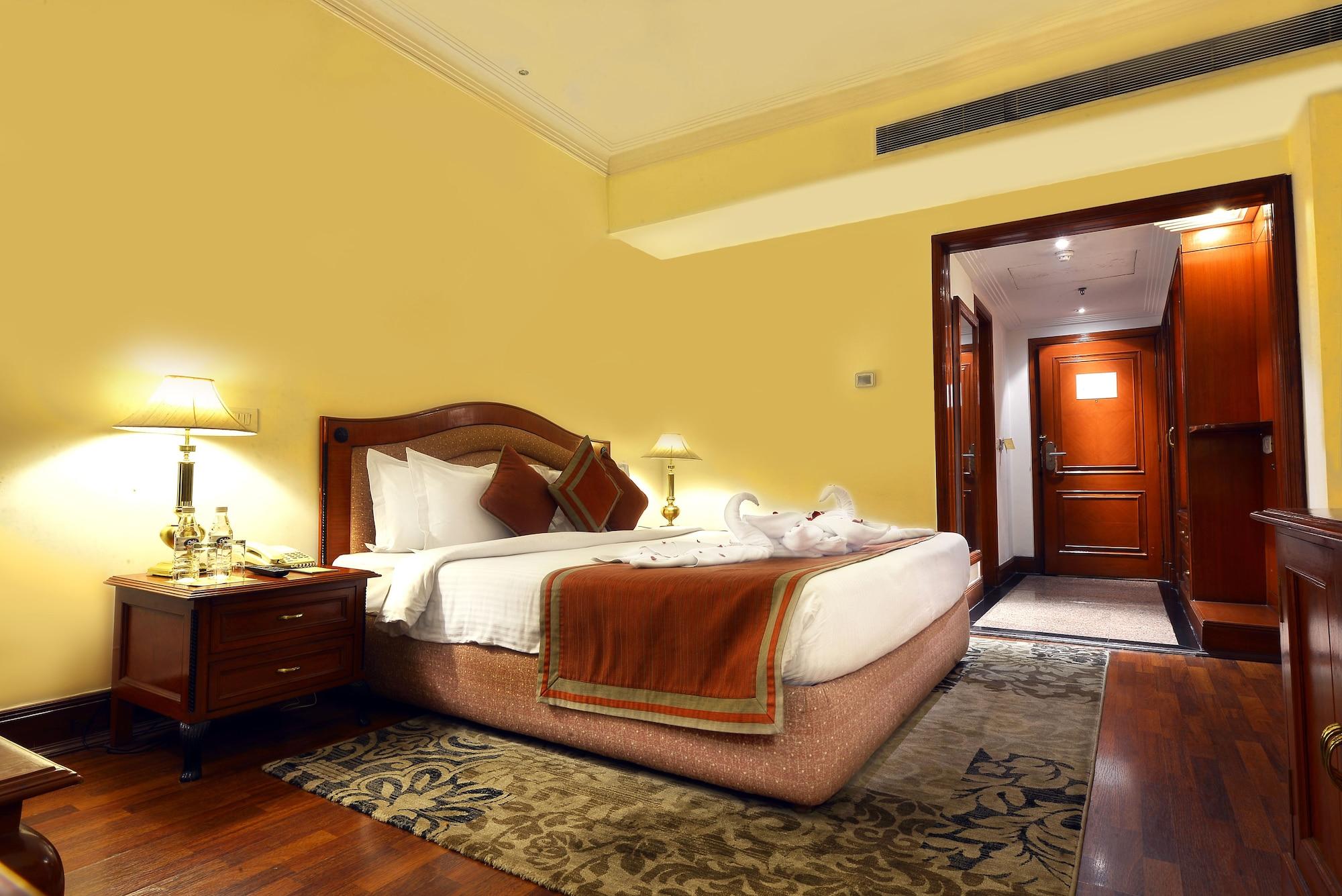 Hotel The Bristol Gurgaon Exterior foto
