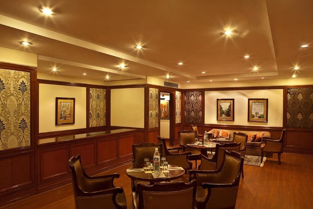 Hotel The Bristol Gurgaon Exterior foto