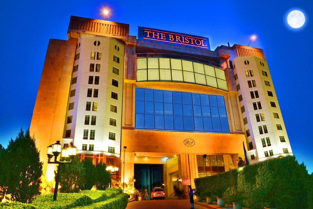 Hotel The Bristol Gurgaon Exterior foto