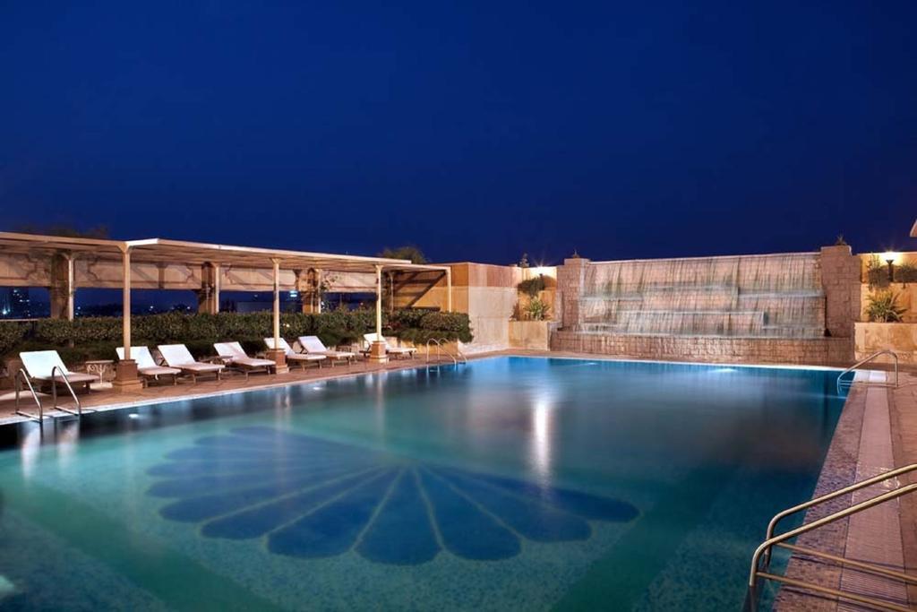 Hotel The Bristol Gurgaon Exterior foto