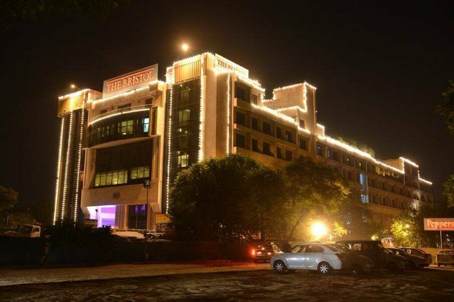 Hotel The Bristol Gurgaon Exterior foto