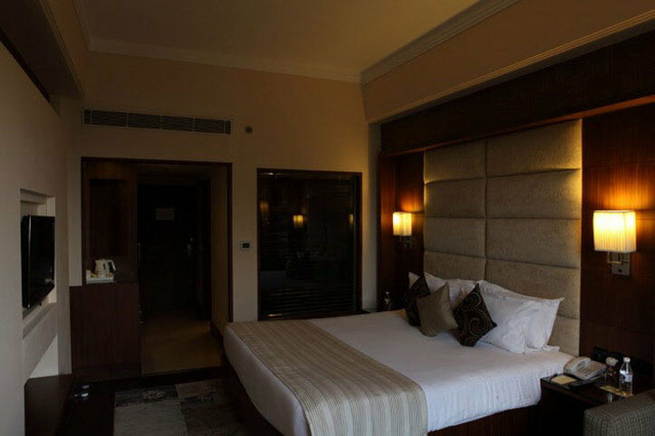 Hotel The Bristol Gurgaon Exterior foto