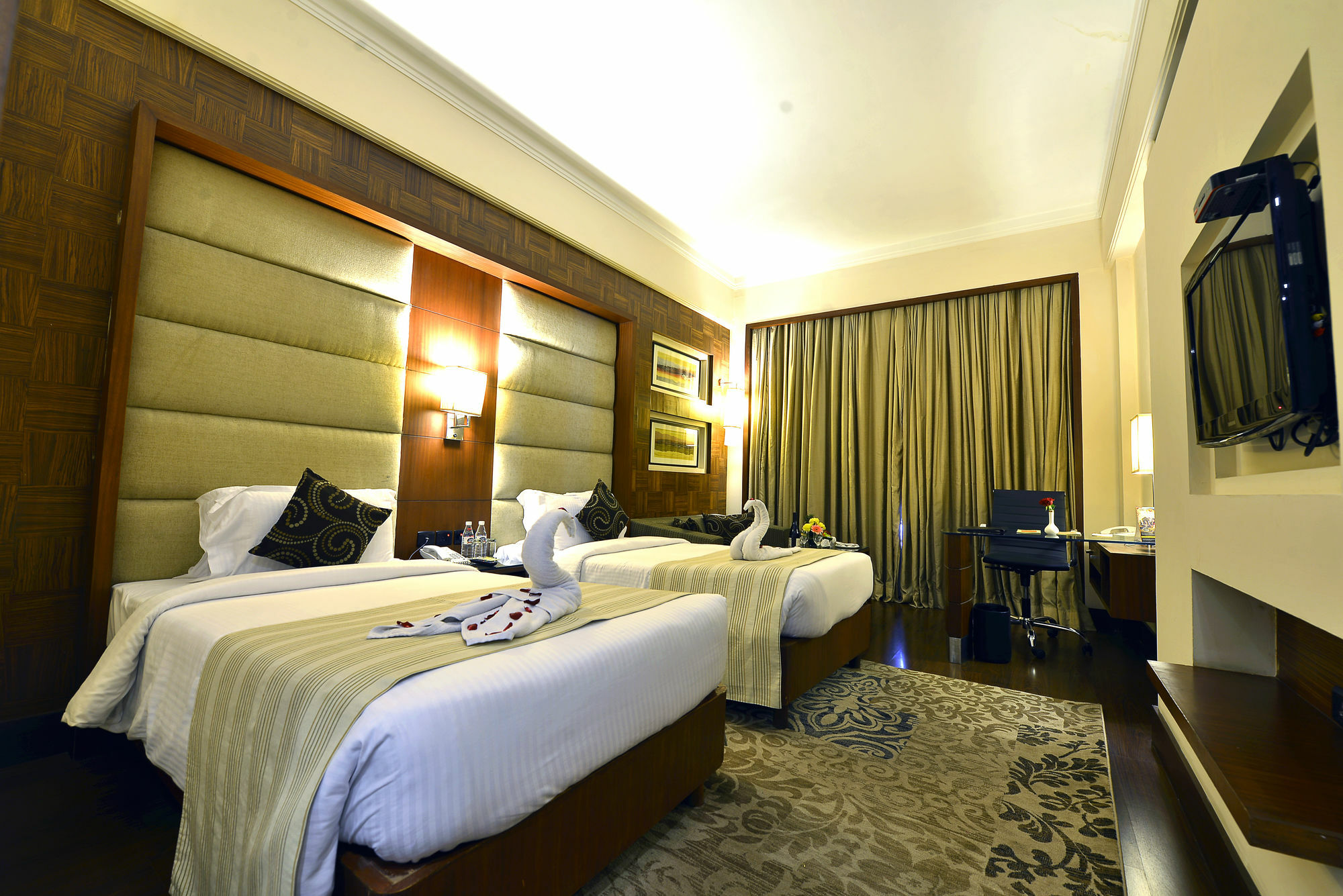 Hotel The Bristol Gurgaon Exterior foto